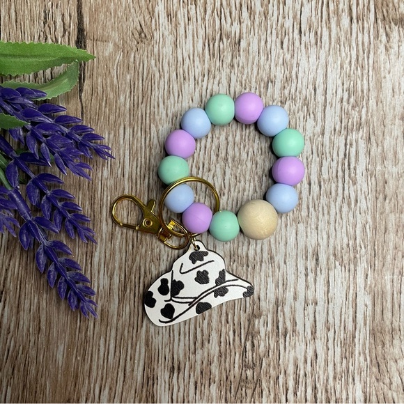 Fingerlet Cow Giraffe Artisan Bead Handcrafted Keychain Gift Fashion Accessories - Picture 4 of 4